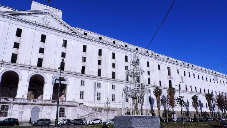 【アルベルゴデイポーヴェリ】貧しい人々のために建てられた施設 -Albergo dei Poveri-