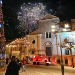 カポダンノ 街中から花火が打ち上げられる イタリアでの年越しの祝い方 Capodanno ナポリ観光 旅行に特化した情報サイト Napolissimi