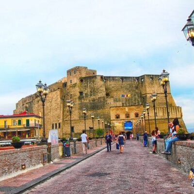 卵城】ナポリの歴史が始まった土地に建つナポリ最古の城 -Castel