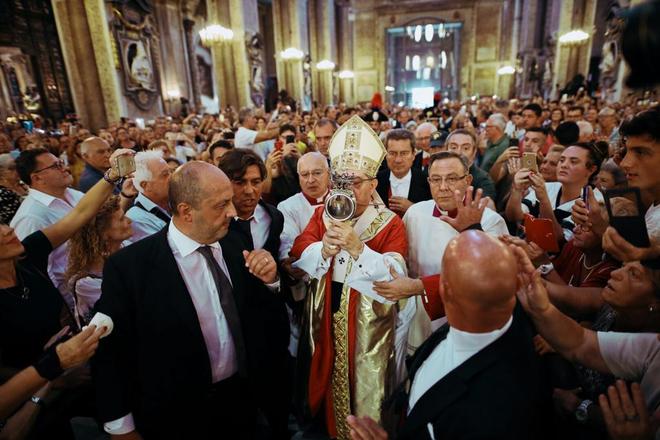 【サンジェンナーロ祭】ナポリの守護聖人サンジェンナーロを記念したミステリアスなお祭り -Festa di San Gennaro-