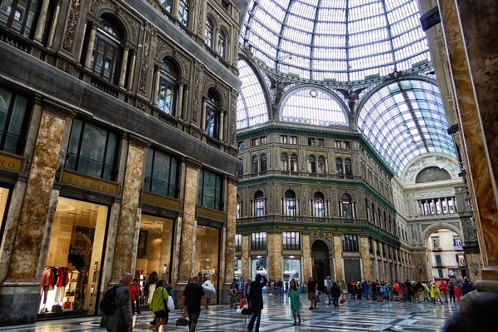 【ガッレリアウンベルト1世】ナポリの復活の象徴 迫力のあるショッピング施設 -Galleria UmbertoⅠ-