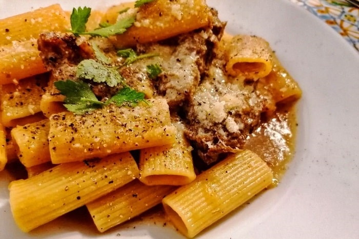 ナポリ風ジェノベーゼのレシピと由来 玉ねぎをたっぷりつかった伝統料理 -Pasta alla Genovese-