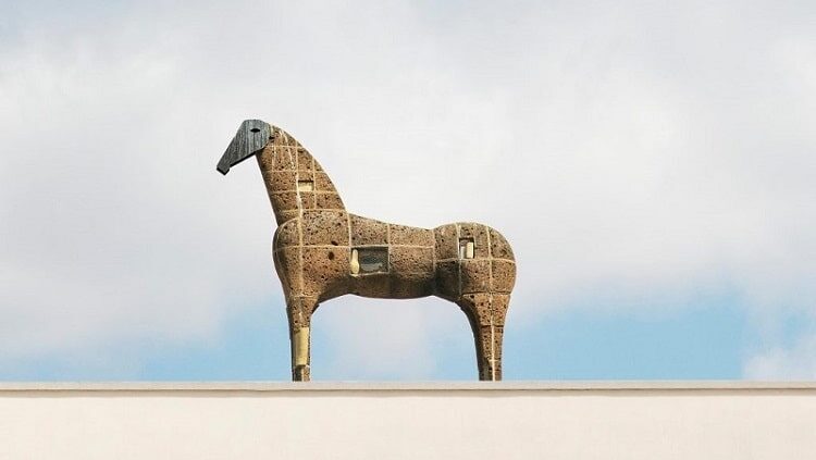 【マードレ美術館】ナポリの中心で感じる現代アート美術館 -Museo madre-
