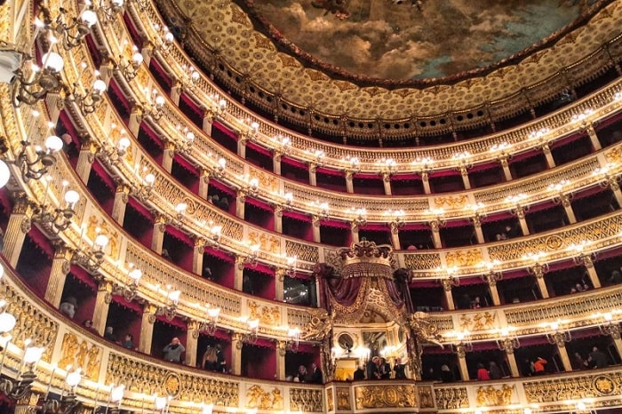 【サンカルロ劇場】音楽家の誰もが夢見たナポリの劇場 -Teatro San Carlo-