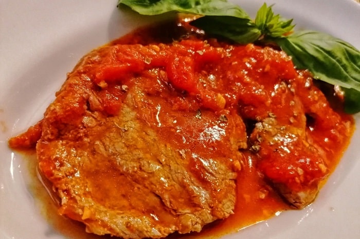 牛肉のピッツァイオーラ風のレシピ -Carne alla pizzaiola-