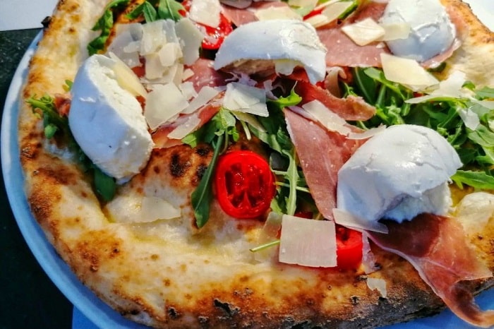 【Pizzeria Ammaccàmm】数種類の生地から選べる人気ピッツェリア