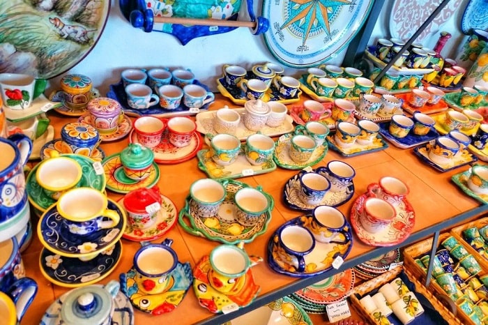 【ヴィエトリ陶器】カラフルな色合いとかわいらしいイラストが大人気のカンパニア州名産品 -Ceramica Vietrese-