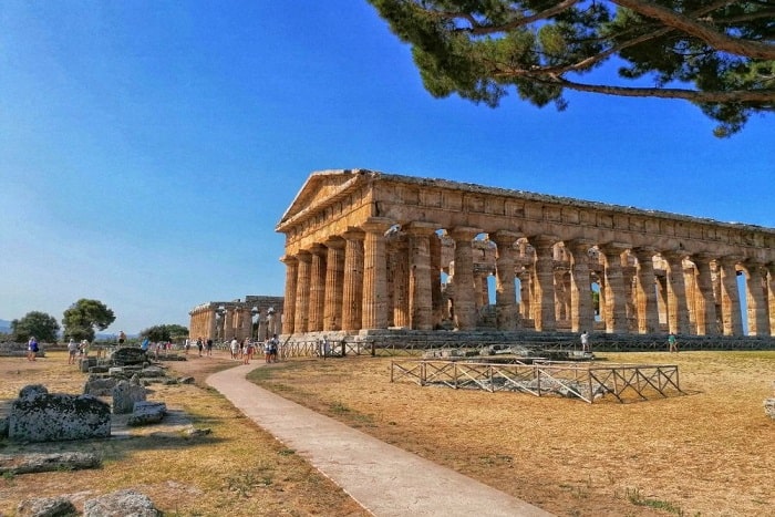 【世界遺産】古代ギリシャ神殿が残るパエストゥムの見どころを紹介！