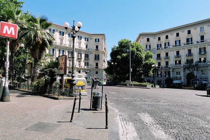 【ヴァンヴィテッリ広場】カフェやオシャレなショップが集まるヴォメロエリアのメイン広場 -Piazza Vanvitelli-