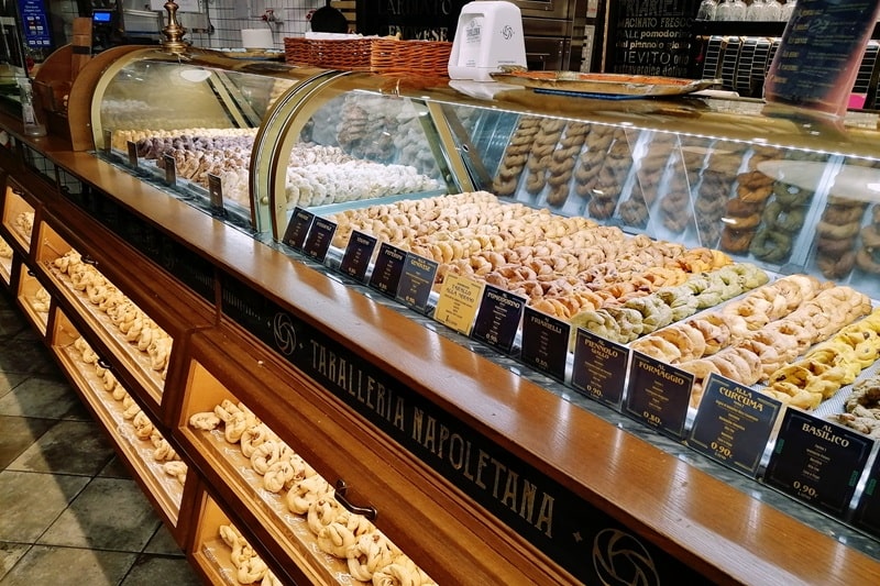 【Taralleria Napoletana】スパッカナポリのナポリ風タラッリの専門店