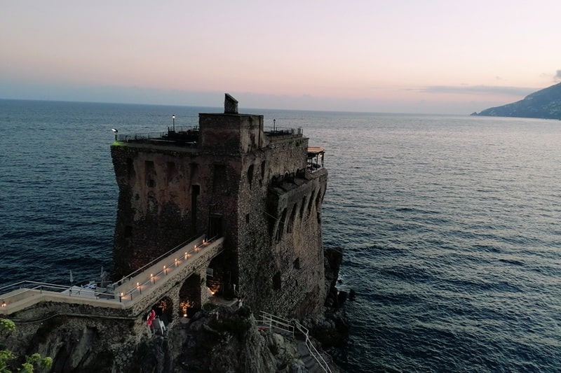 【Torre Normanna】アマルフィ海岸の古城にあるレストラン