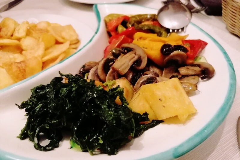 【Osteria da Carmela】伝統的なナポリ料理を守るアットホームなオステリア