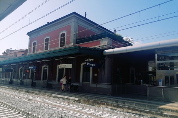 ポンペイの駅