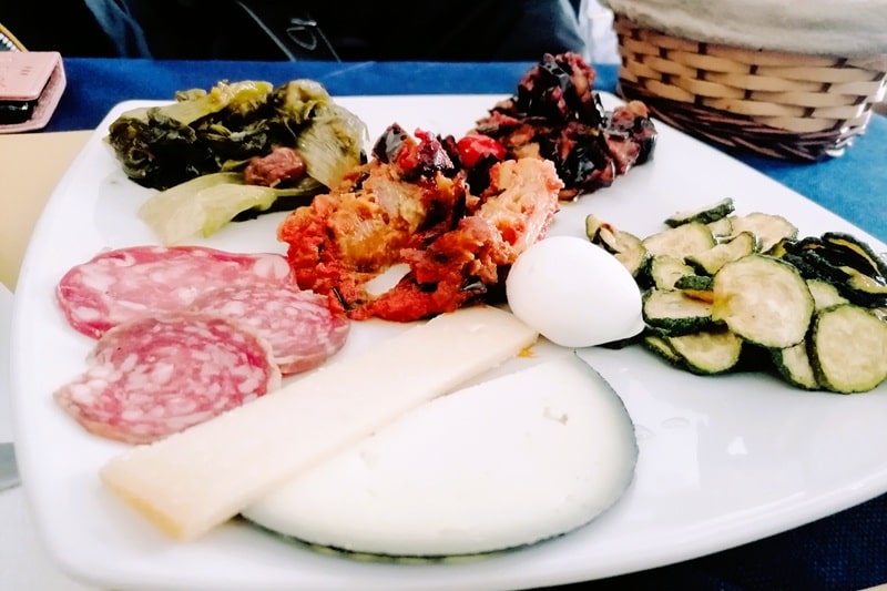 【Locanda del Pozzo】カプアの下町の雰囲気漂る食堂