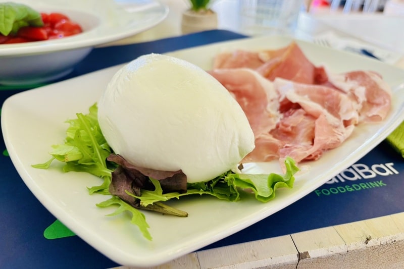 【Bufala Bar】カゼルタで新鮮な水牛のモッツァレラを味わえるバール＆レストラン