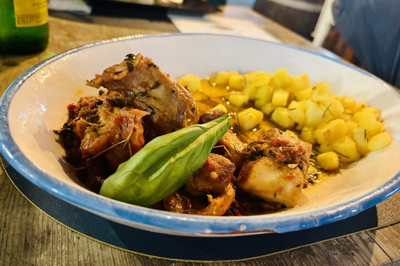 【La Cantina del Mare】イスキア・ラッコアメーノ地区にあるテラスが気持ちの良いレストラン